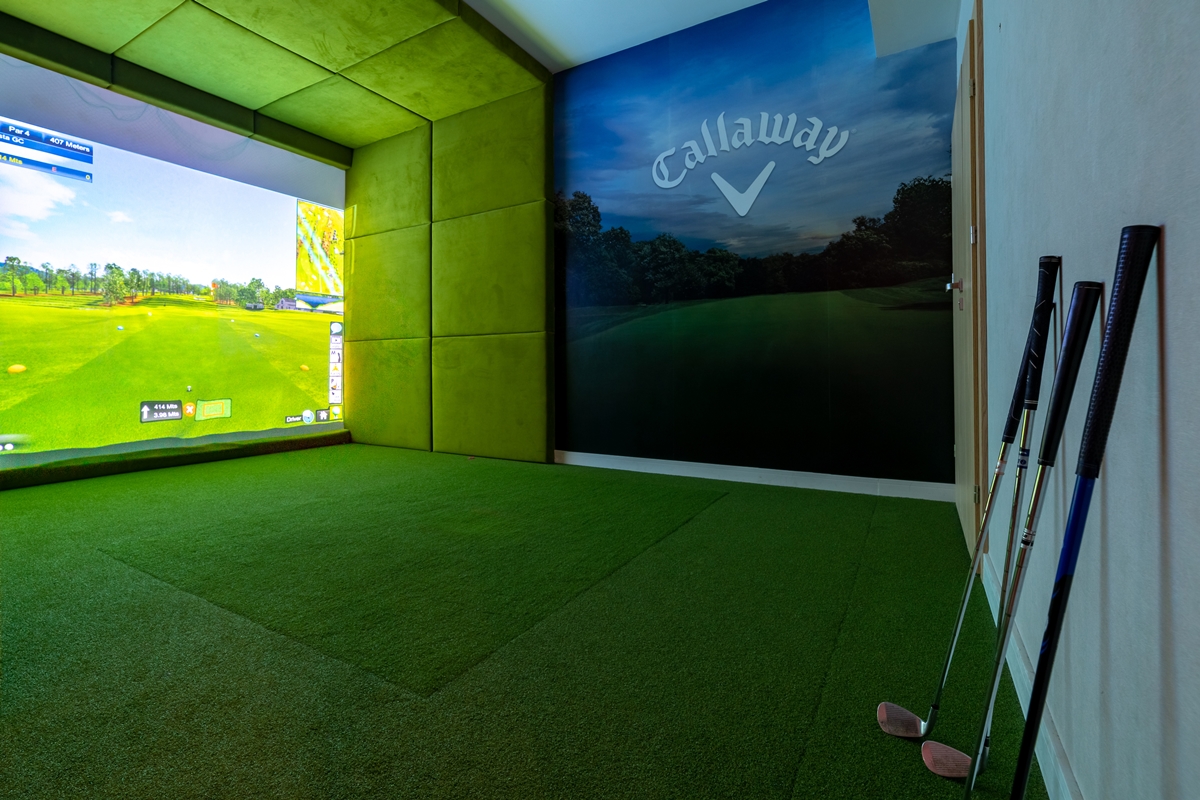 Indoor simulator at Mazury Golf & Country Club